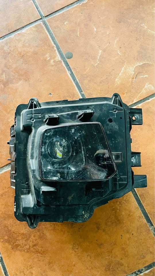 Toyota Urban Cruiser headlight - Private Seller Toyota Urban Cruiser headlight - Private Seller