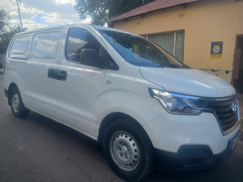 2020 HYUNDAI H1 PANEL VAN 2.6 DIESEL, AUTOMATIC, WHITE COLOR, MILEAGE 125000KMS