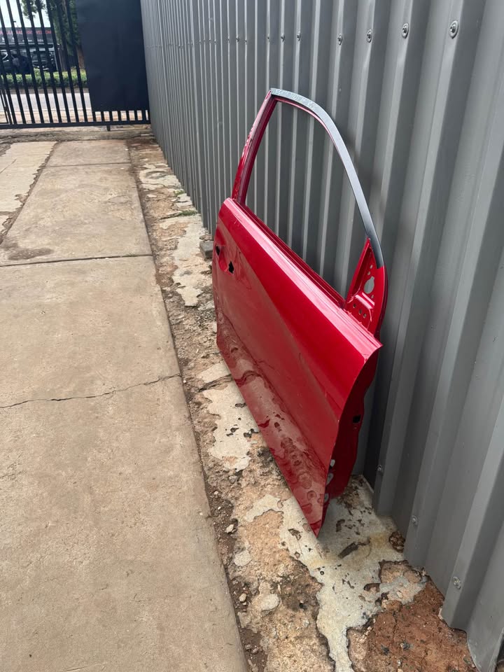 Toyota Yaris Right Front Door - Private Seller Toyota Yaris Right Front Door - Private Seller