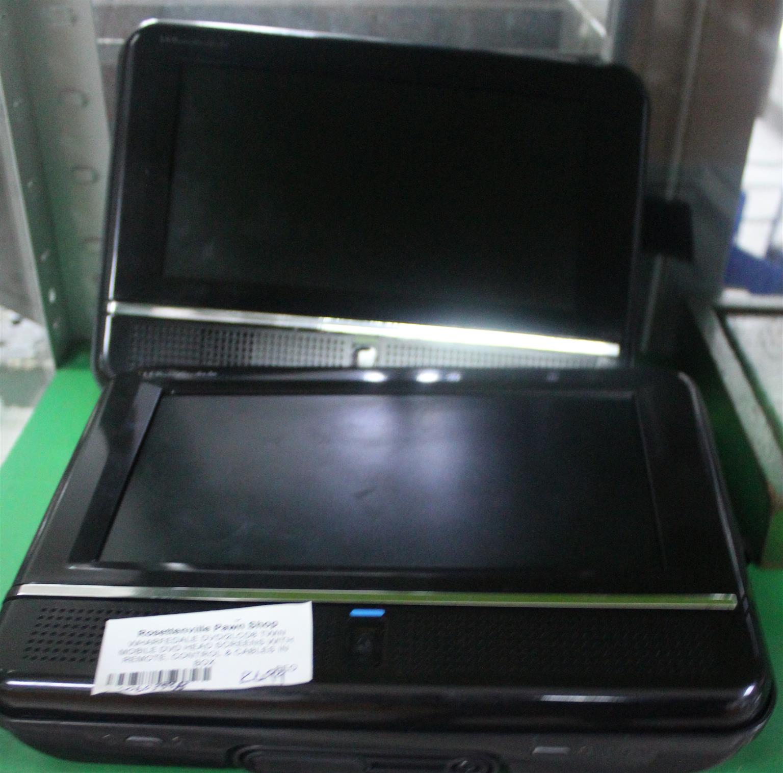 WHARFEDALE DVD /2LCD8 TWIN MOBILE DVD HEADS CREENS WITH REMOTE