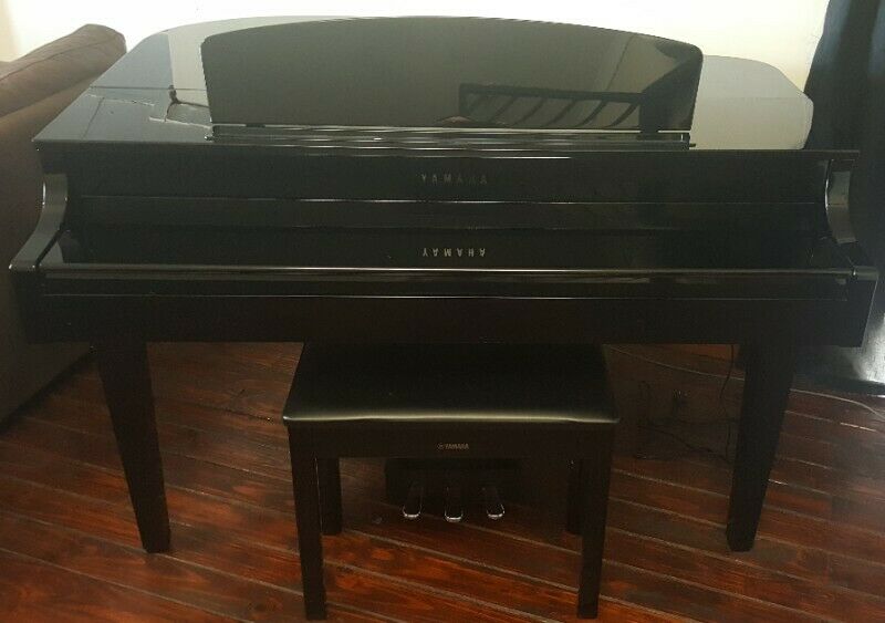 Yamaha CLP665GP Digital Grand Piano with Bench in Polished Ebony