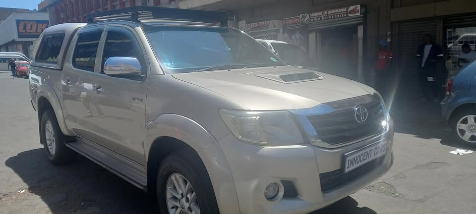 2012 TOYOTA HILUX 3.0 D4D DIESEL MANUAL 4X2. DOUBL CAB, SILVER GOLD COLOR,