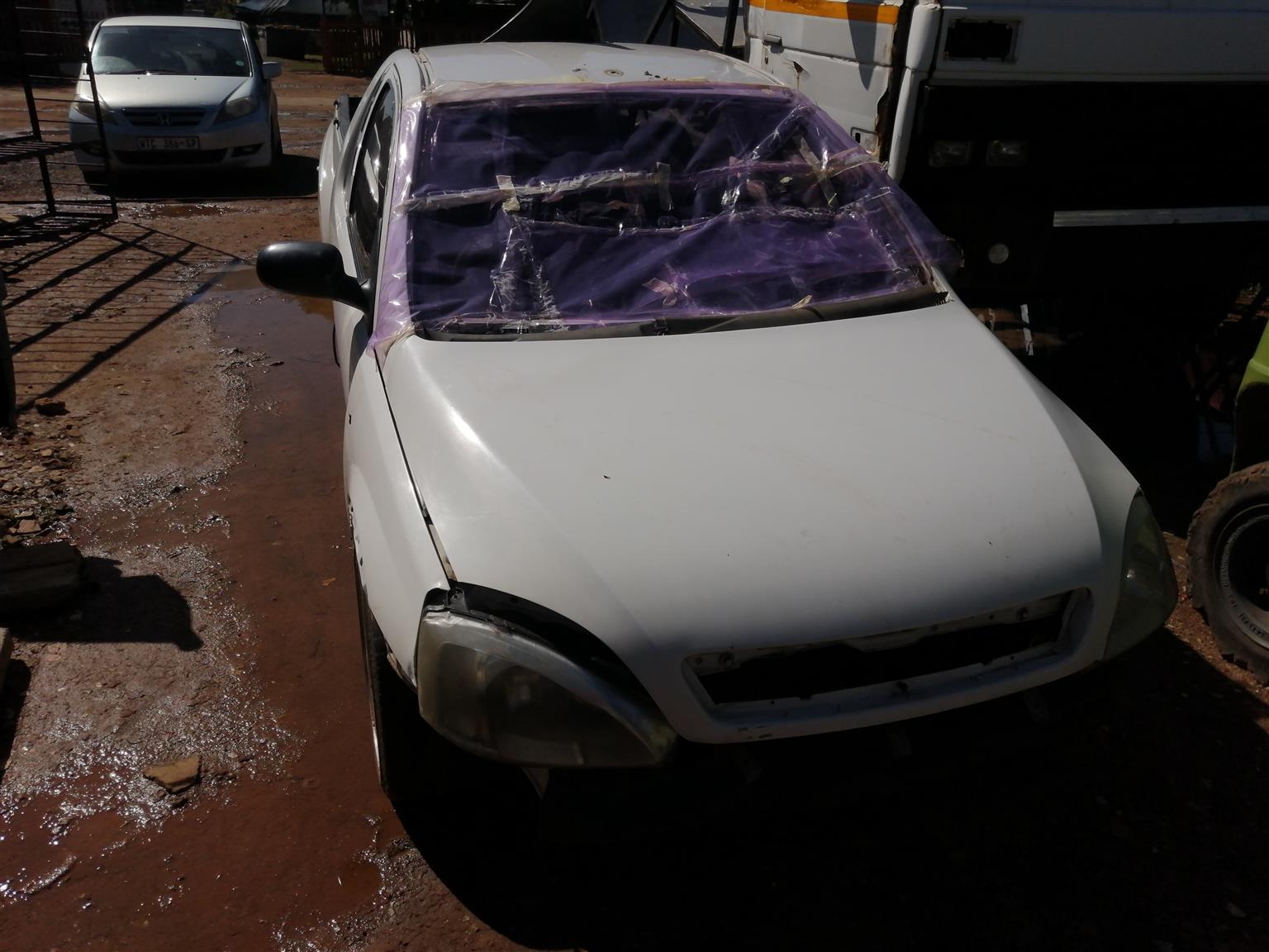 Opel corsa Gama side pocket bakkie for spares - Private Seller