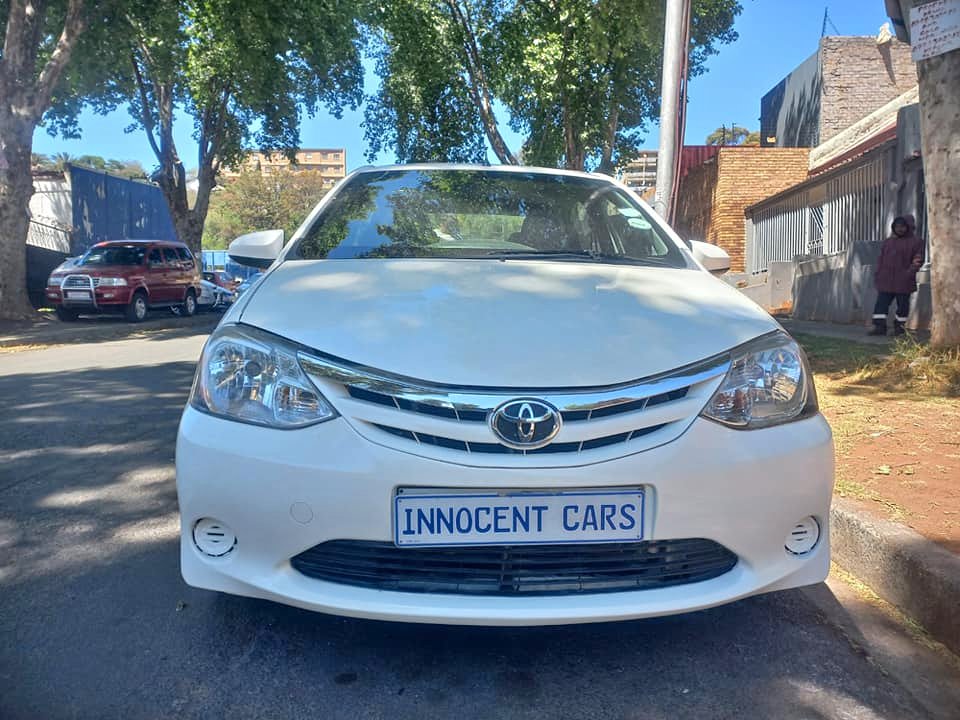 2016 TOYOTA ETIOS SEDAN 1.5 PETROL, MANUAL, WHITE COLOR, MILEAGE 85000KMS