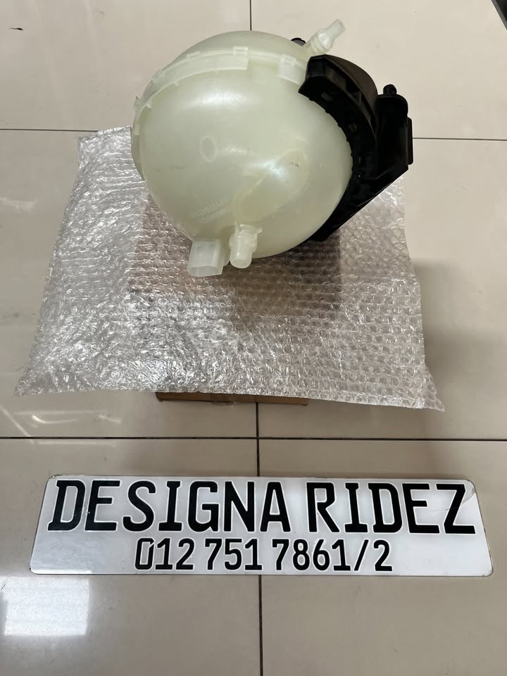 BMW F30 WATER BOTTLE AVAILABLE. - Private Seller BMW F30 WATER BOTTLE AVAILABLE. - Private Seller