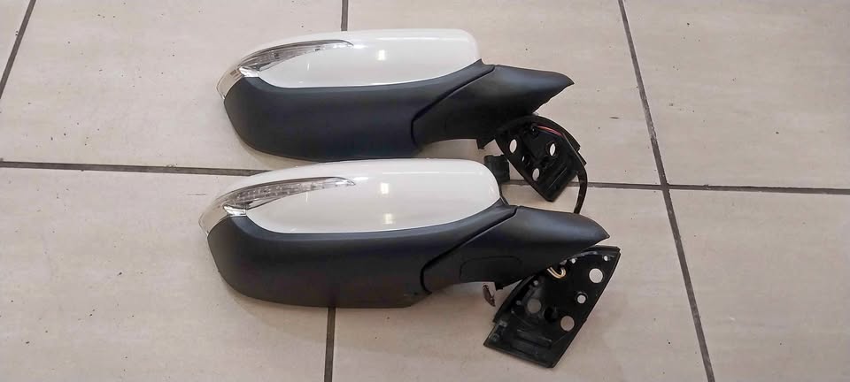 KIA CERATO RIGHT HAND SIDE MIRRORS 2014 AVAILABLE