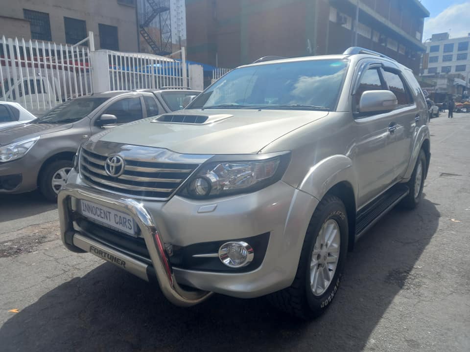 2014 TOYOTA FORTUNER 3.0 D4D DIESEL, 4X4 AUTOMATIC TRANSMISSION, SILVER COLOUR, 105000KM,