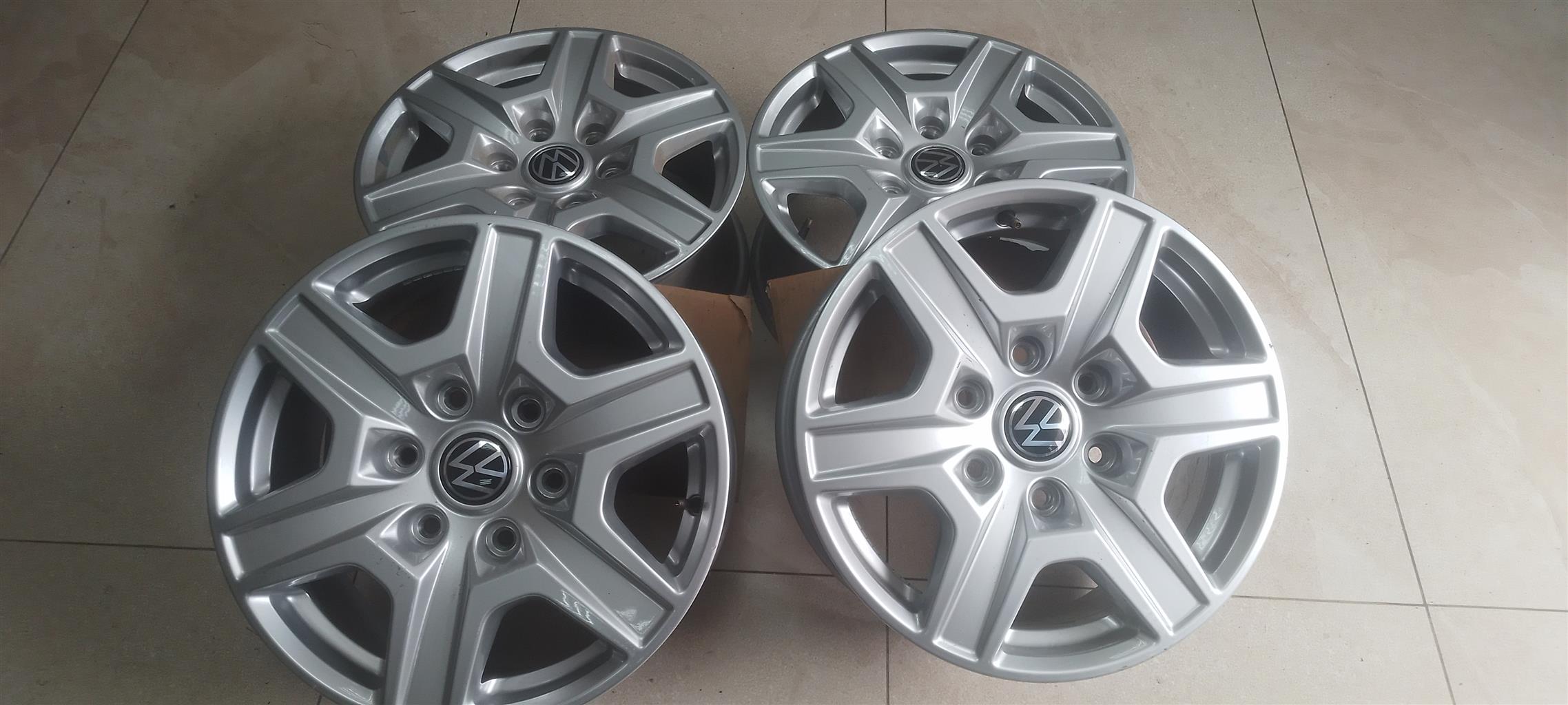 17inch amarok rims fresh/new no scratches also works for ford ranger - Private Seller