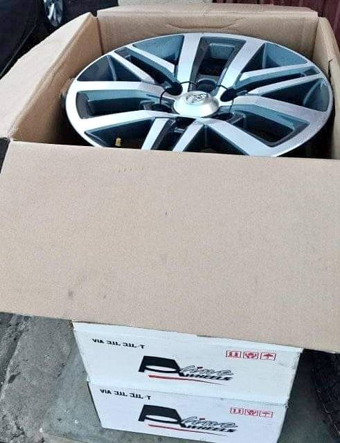 18inch Toyota Hilux Fortuner original mags set - Private Seller 18inch Toyota Hilux Fortuner original mags set - Private Seller
