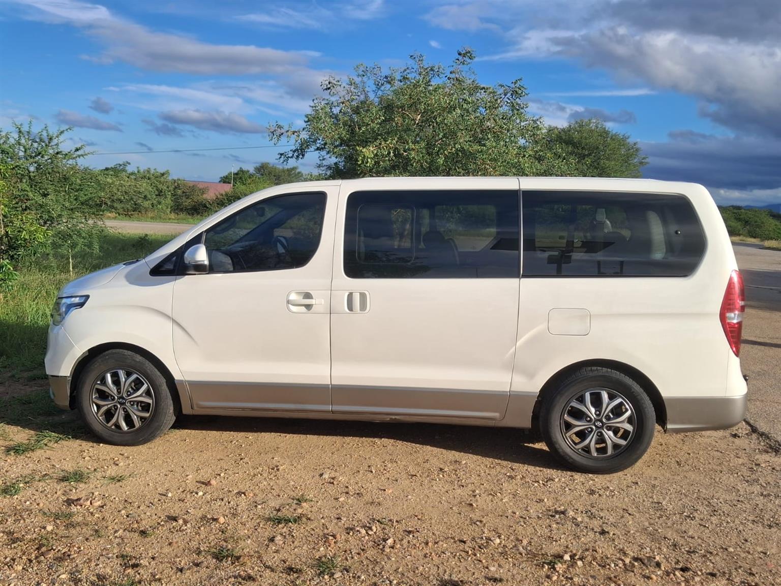 Used 2019 Hyundai H-1 2.5VGTi bus Elite 9-seater - Private Seller Used 2019 Hyundai H-1 2.5VGTi bus Elite 9-seater - Private Seller
