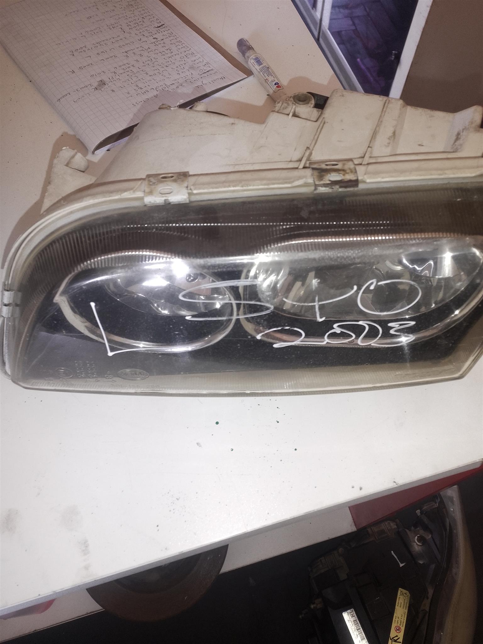 VOLVO S40 2005 LEFT HEADLIGHT FOR SALE DELIVERY AVAILABLE COUNTRY WIDE - Private Seller VOLVO S40 2005 LEFT HEADLIGHT FOR SALE DELIVERY AVAILABLE COUNTRY WIDE - Private Seller