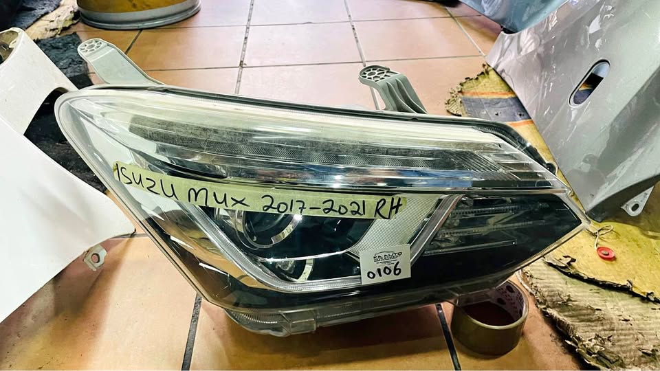ISUZU MU-X LED HEADLIGHT - Private Seller ISUZU MU-X LED HEADLIGHT - Private Seller