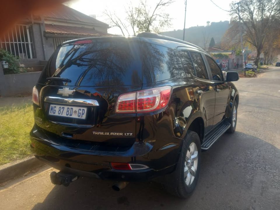 2013 Chevrolet Trailblazer  LTZ DURAMAX 2.8 DIESEL, Manual, Black,  7seater 115000kms