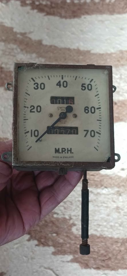 Austin, very old, Smiths clock