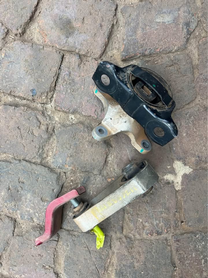 Renault kwid gearbox mountings call or whatsapp  or - Private Seller