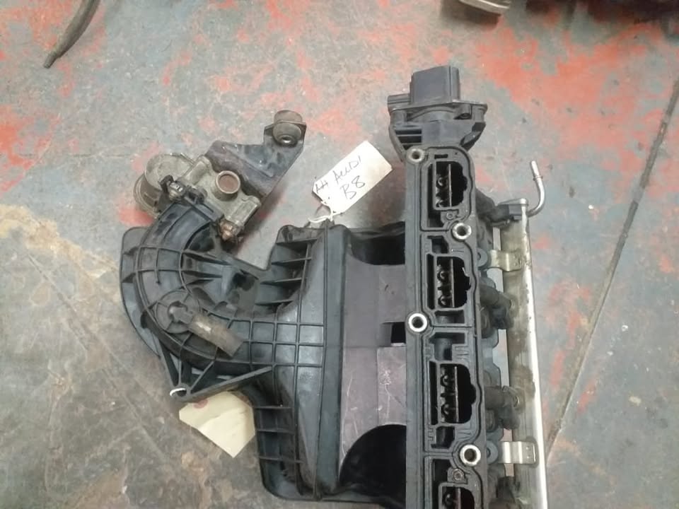 AUDI A4 B8 INTAKE MANIFOLD - Private Seller AUDI A4 B8 INTAKE MANIFOLD - Private Seller