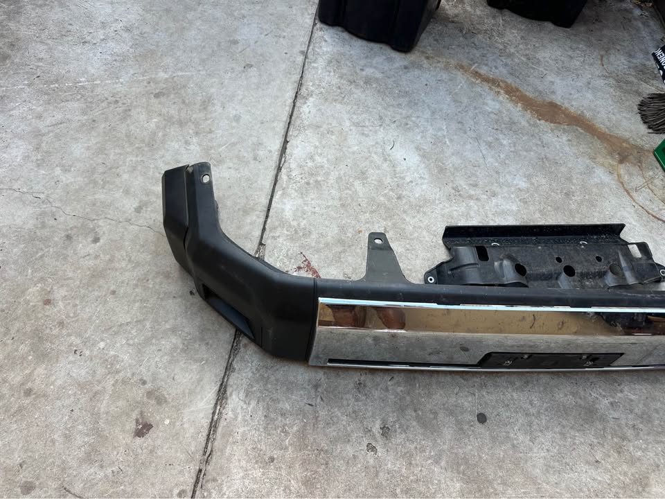 Toyota Land Cruiser 79 2025 complete bumper - Private Seller Toyota Land Cruiser 79 2025 complete bumper - Private Seller