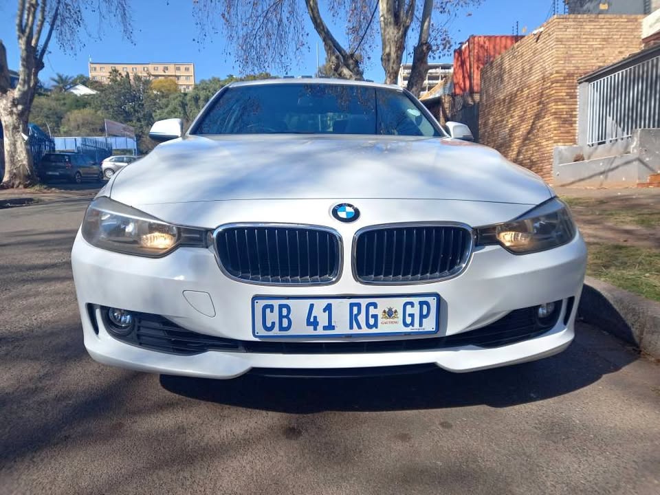 2012 BMW 320i F30 Sedan Petrol, Automatic, Sunroof, Service book, 2012 BMW 320i F30 Sedan Petrol, Automatic, Sunroof, Service book,