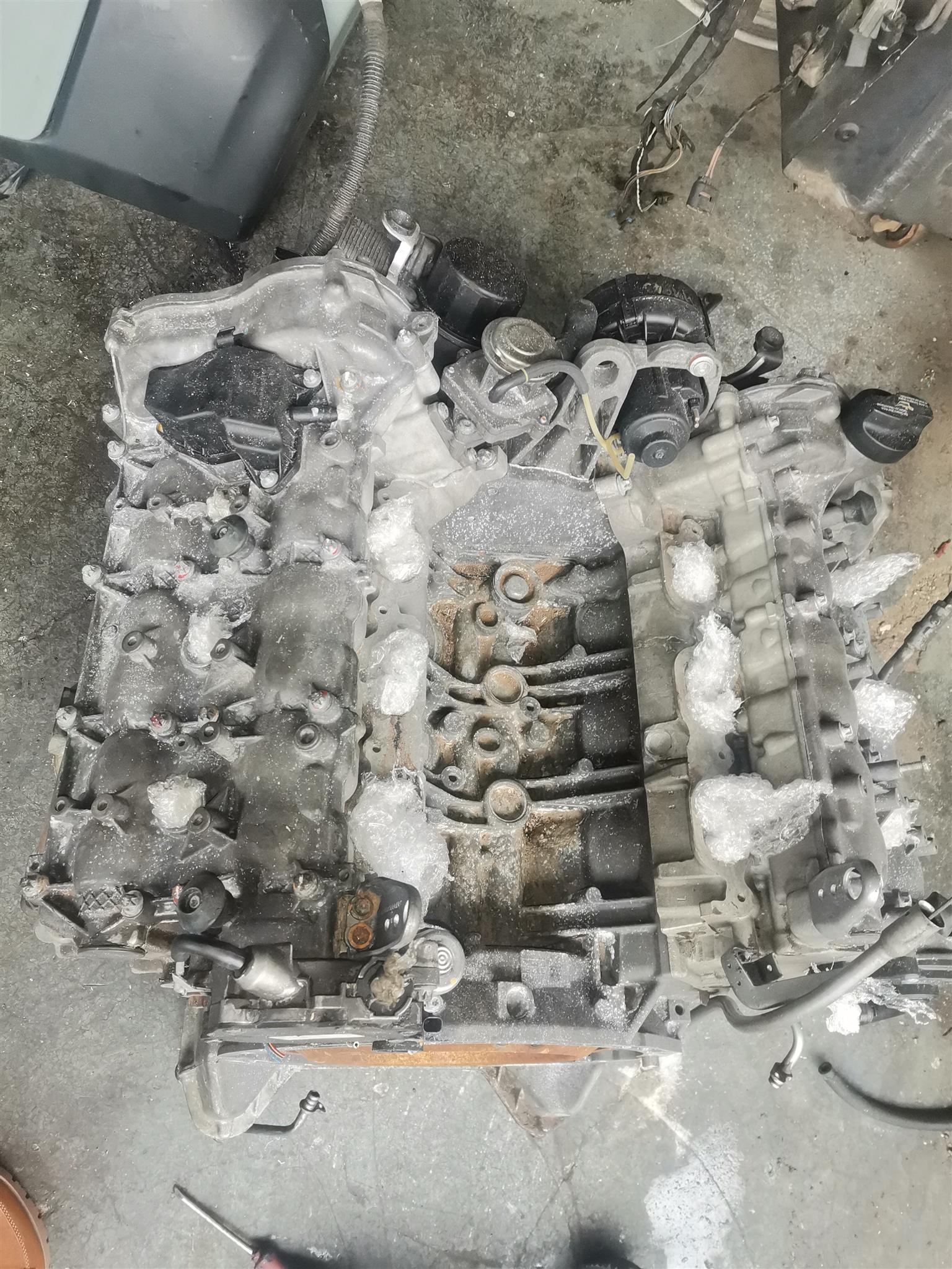 MERCEDES 272 ENGINE HEAD , BLOCK AND SUMP Junk Mail