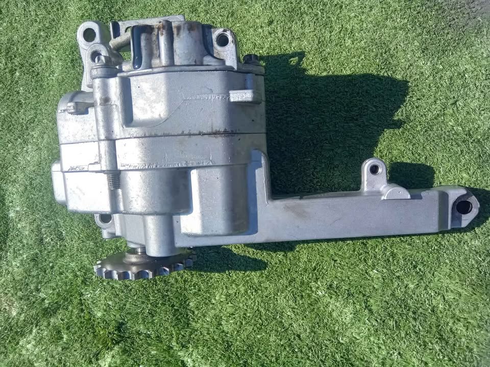 MERCEDES BENZ OM642 3.0 DIESEL ENGINE OIL PUMP FOR SALE W164/ SPRINTER /W204 /W212/ VITO