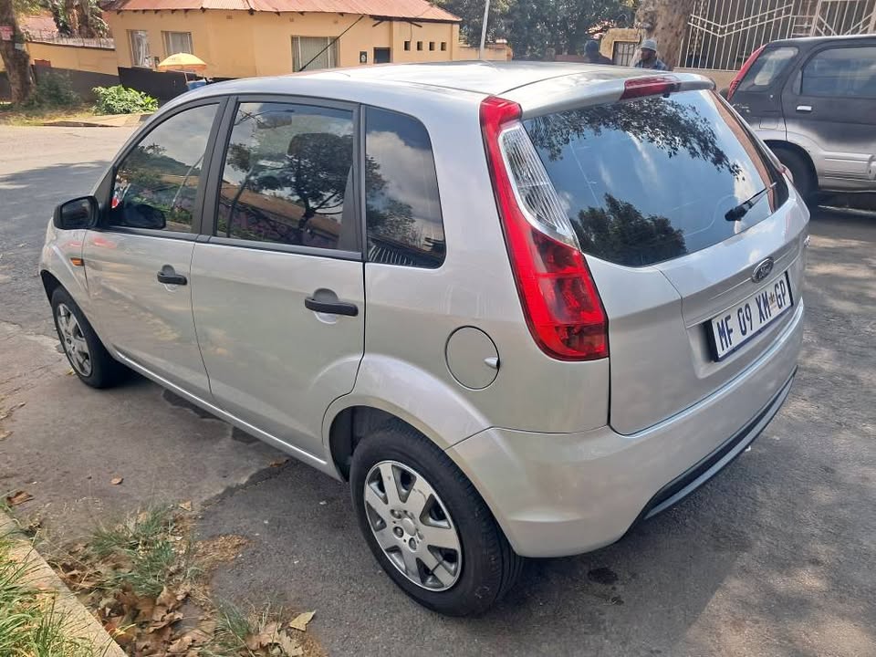 Ford Figo 1.4 2011 manual petrol kilometers 75 000 for sale