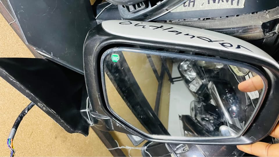 Mitsubishi Outlander right side mirror - Private Seller