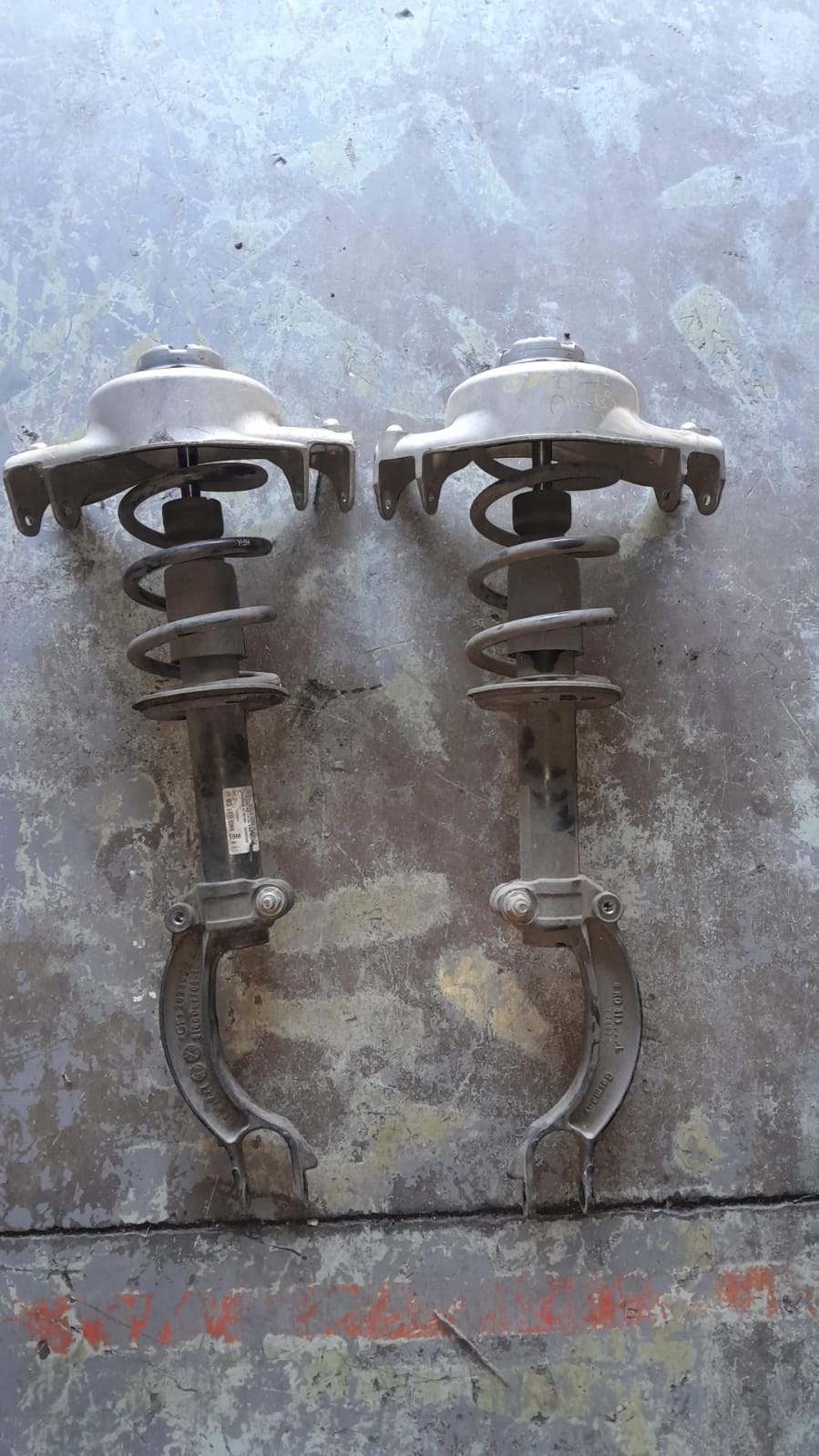 AUDI A4 B8 FRONT STRUTS FOR SALE - Private Seller AUDI A4 B8 FRONT STRUTS FOR SALE - Private Seller