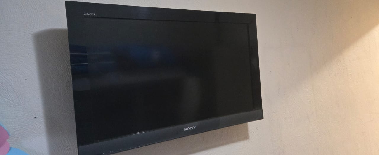 32-inc Sony Bravia TV 32-inc Sony Bravia TV