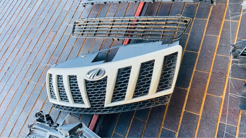 Mahindra XUV500 grill 2015 - Private Seller Mahindra XUV500 grill 2015 - Private Seller