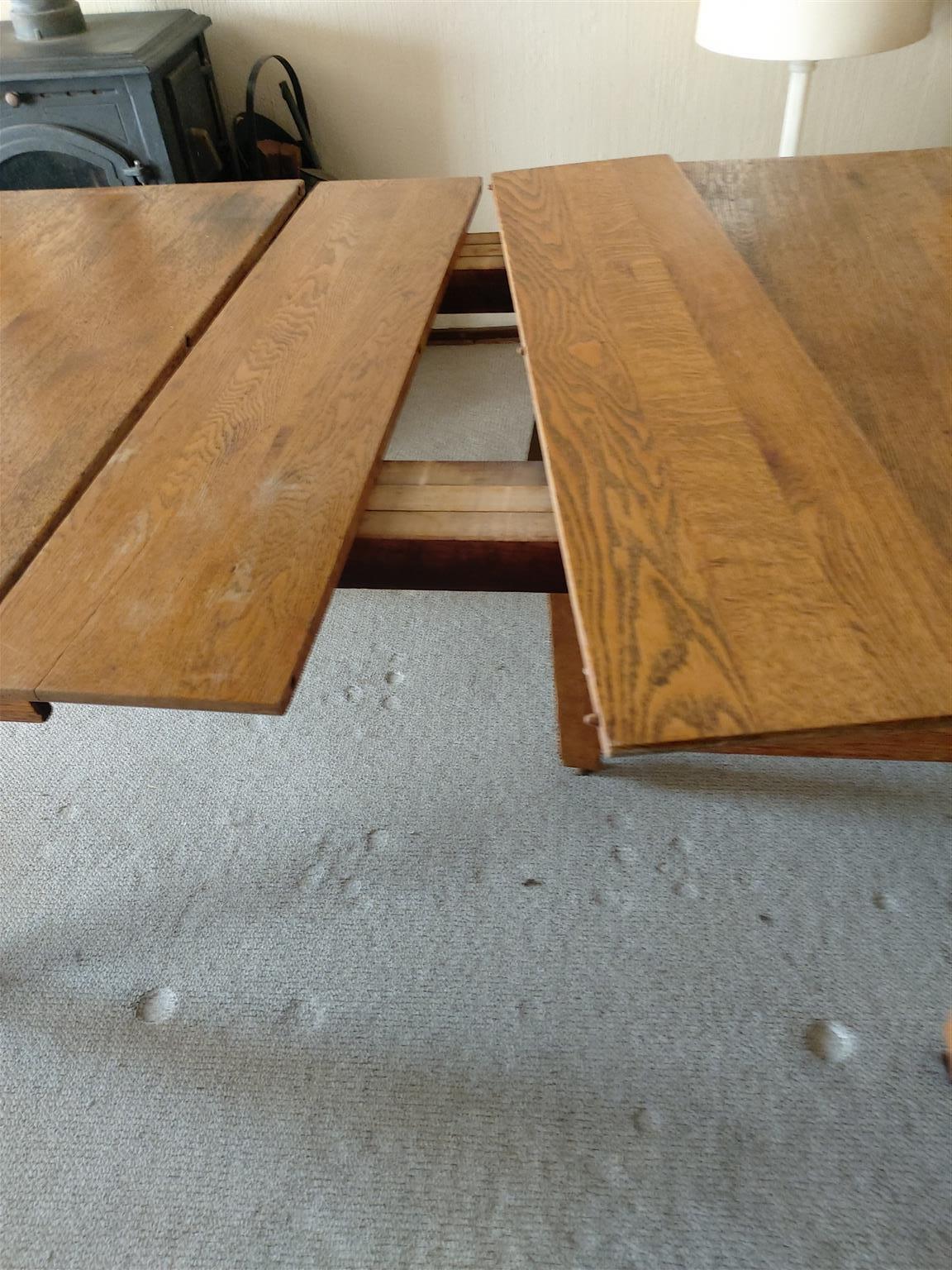 Oak table with 3 extensions