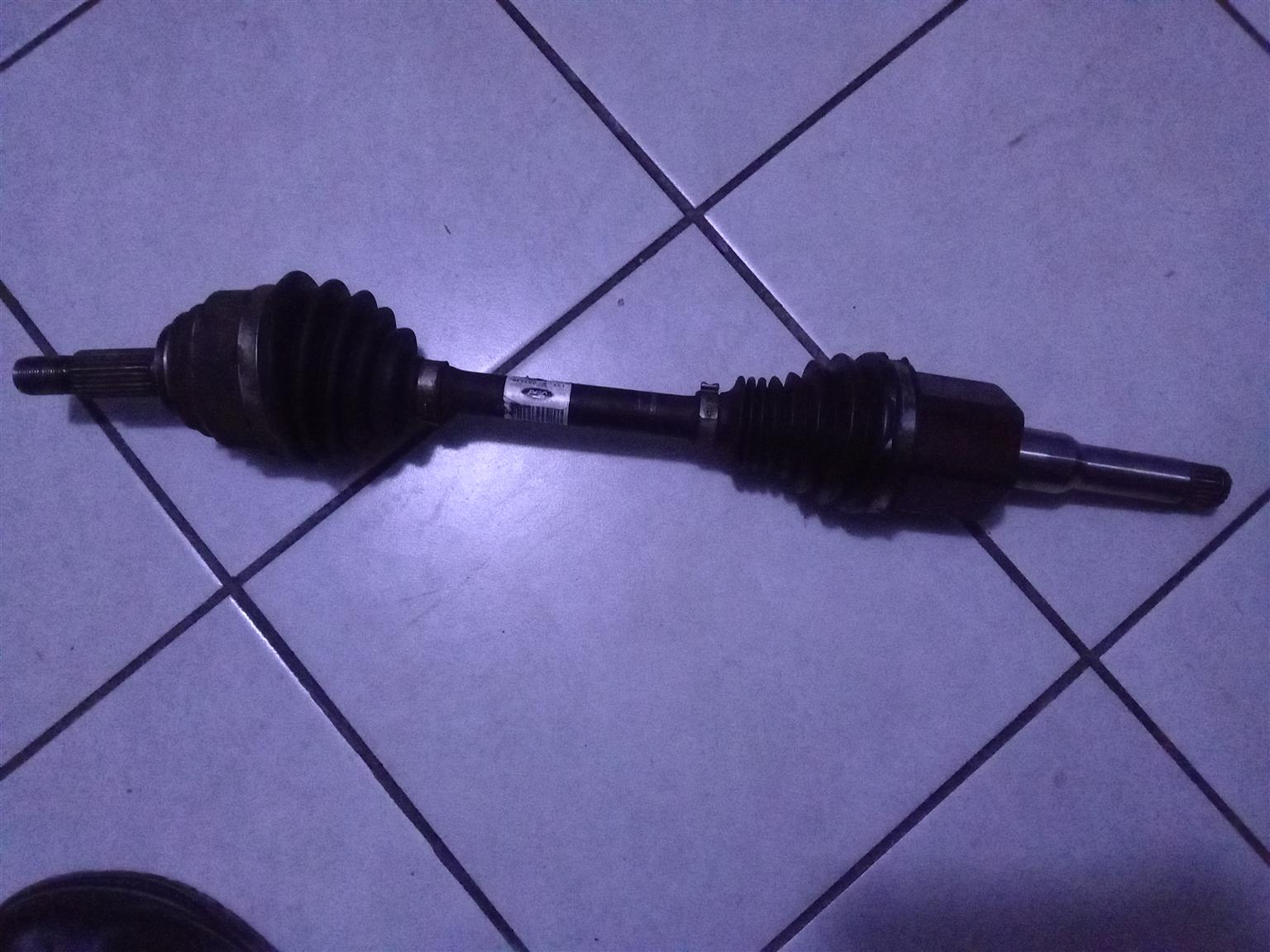 Front left drive shaft axle for 1.0L Ford ecosport A/T - Private Seller