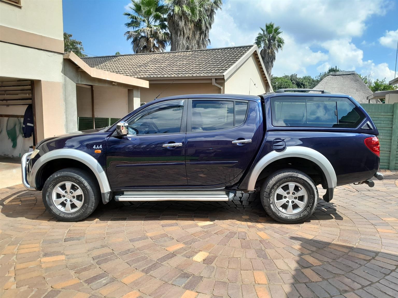 2010 Mitsubishi Triton 4X4 AT Double Cab