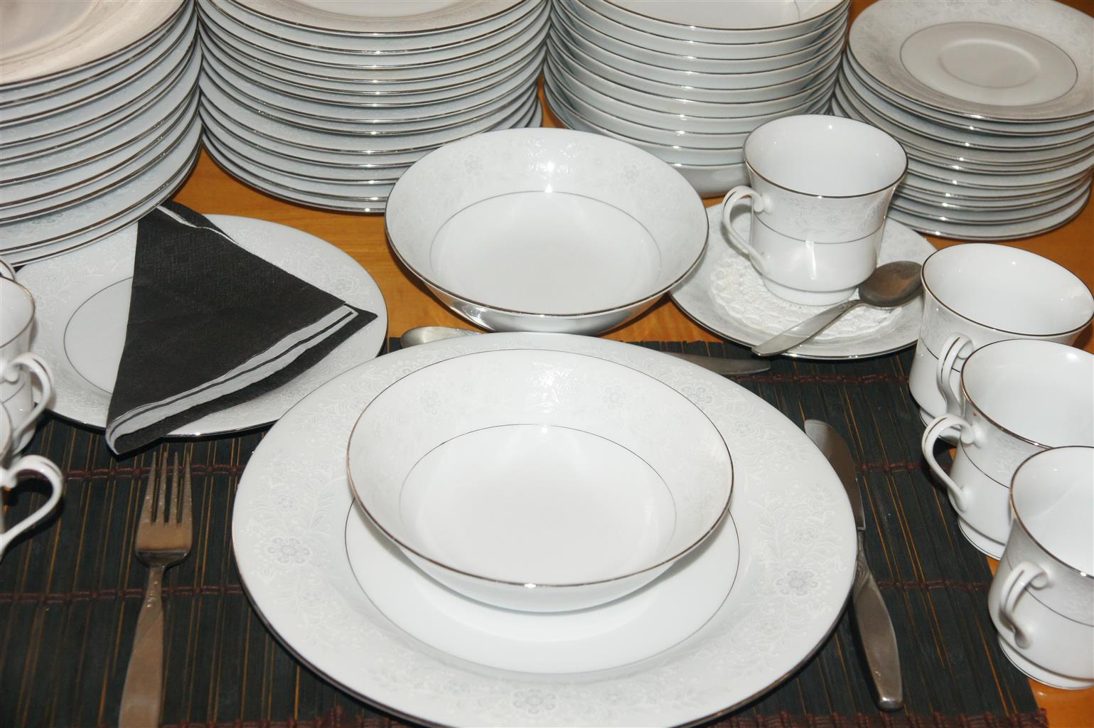 Elegantly beautiful Fine China 72 Piece Dinner Set in. Silver and White Elegantly beautiful Fine China 72 Piece Dinner Set in. Silver and White