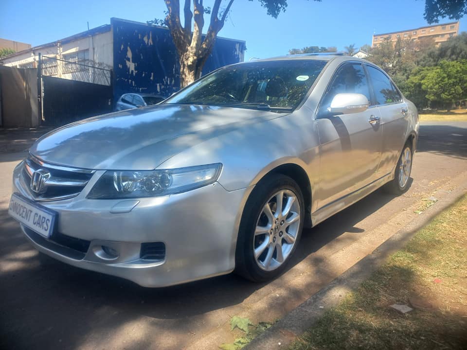 2006 HONDA ACCORD SEDAN 2.4 PETROL, AUTOMATIC, SILVER COLOR