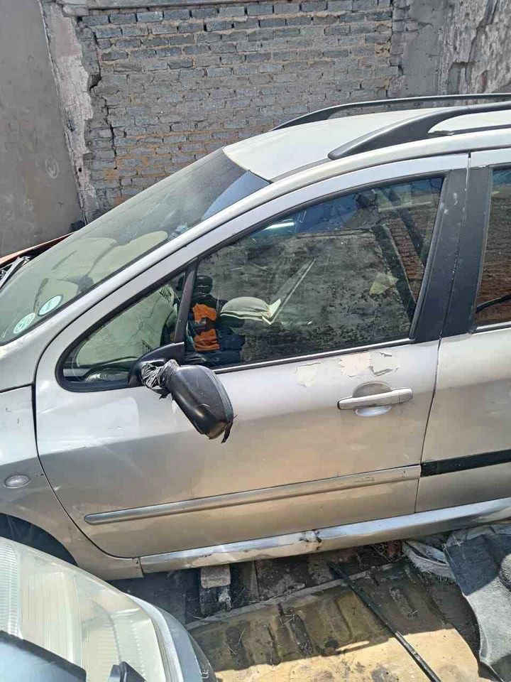 Peugeot 307 10fx station wagon left front door - Private Seller Peugeot 307 10fx station wagon left front door - Private Seller