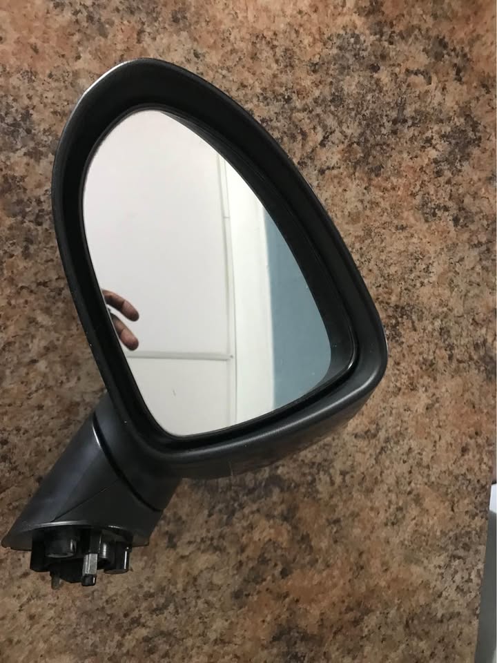 2014 Kia Rio side mirror - Private Seller