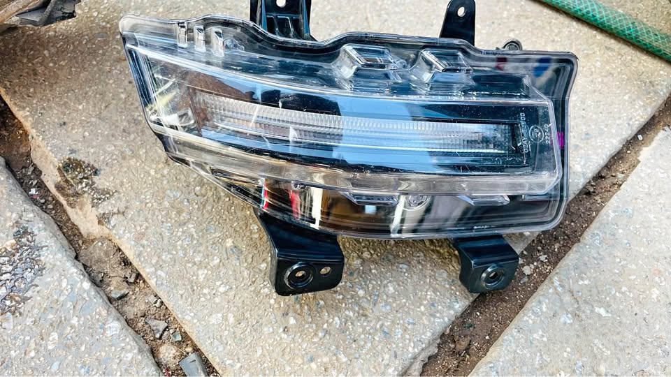 Mahindra XUV300 fog light - Private Seller Mahindra XUV300 fog light - Private Seller