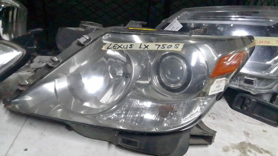 LEXUS LX 750 HEADLIGHTS - Private Seller LEXUS LX 750 HEADLIGHTS - Private Seller