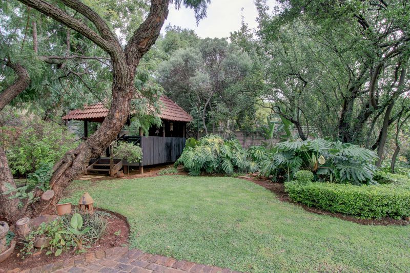 Fully furnished luxury room next to Faerie Glen hospital Junk Mail