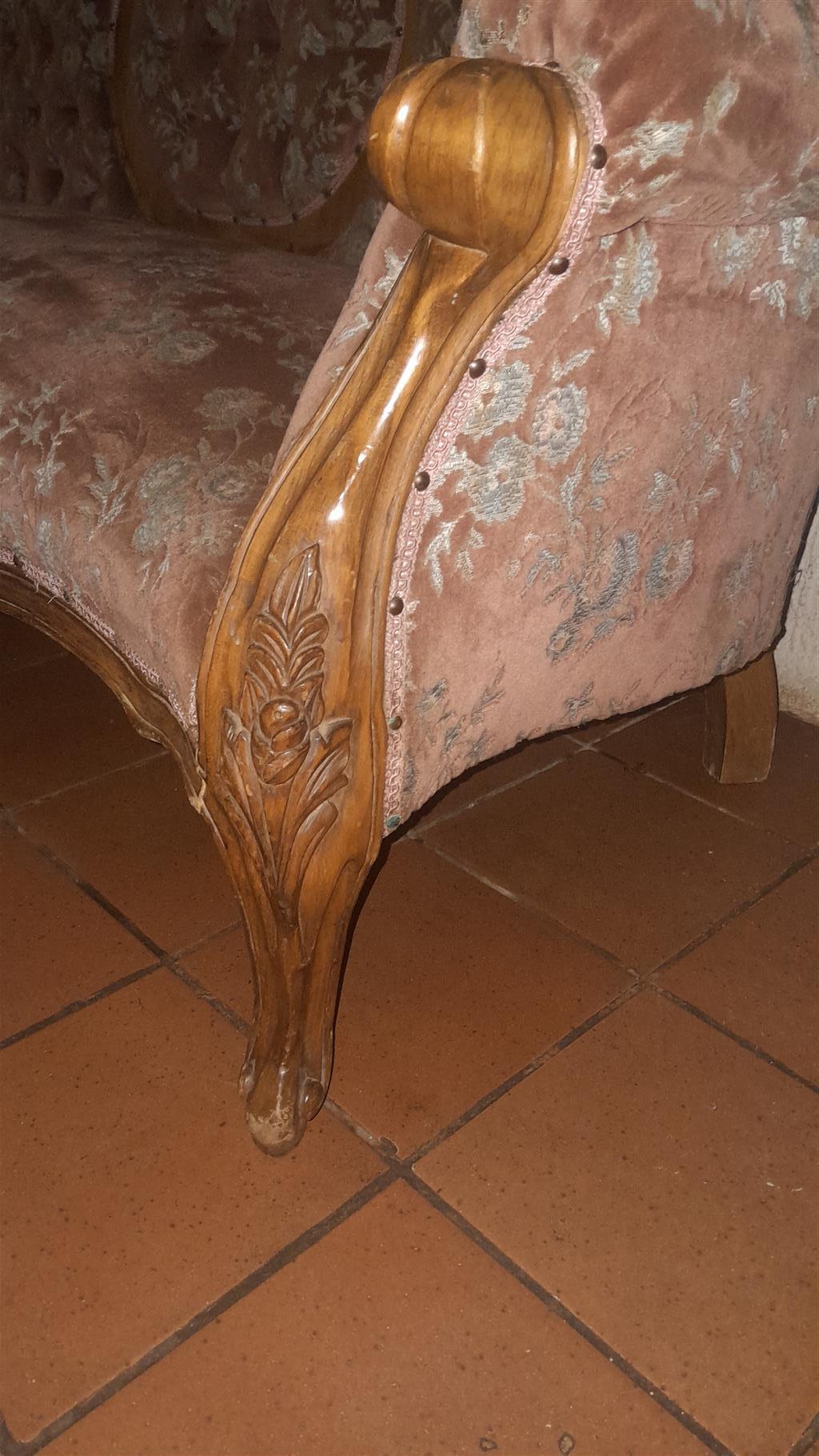 Victorian antique coutch