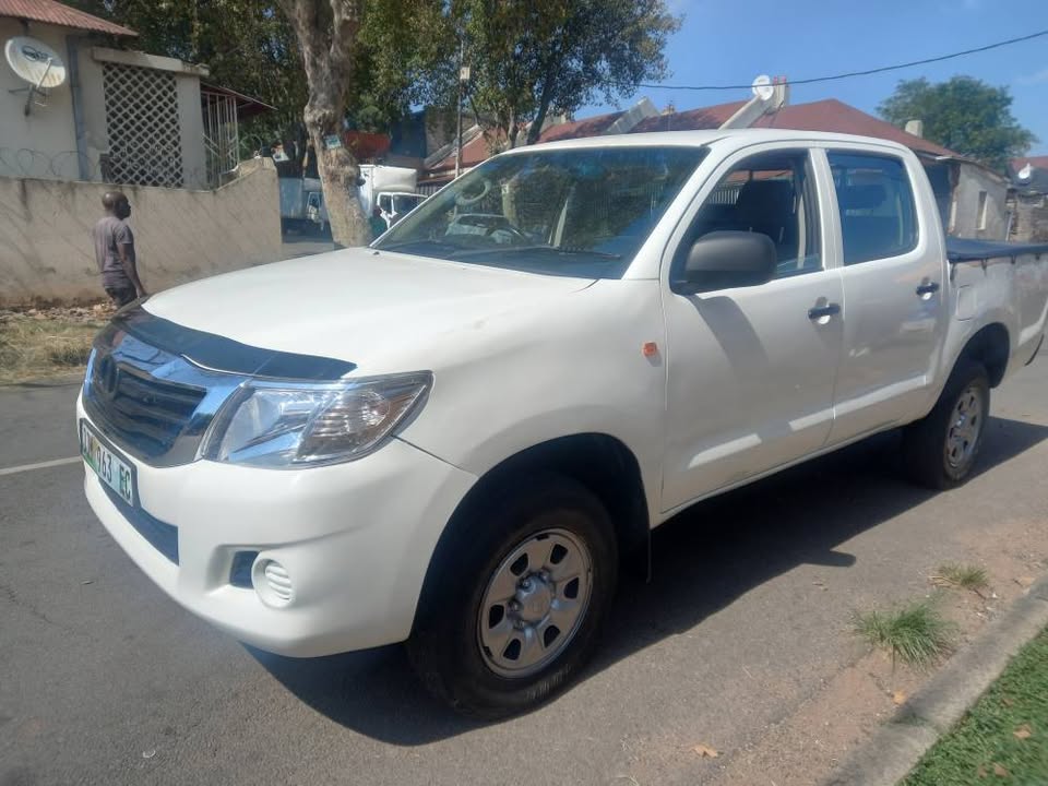 2015 Toyota Hilux Double Cab 2.5 D4D SRX DIESEL, MANUAL 4X4, 88000kms
