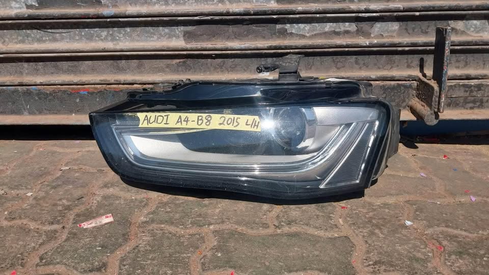 Audi A4 B8 headlight 2015 - Private Seller Audi A4 B8 headlight 2015 - Private Seller