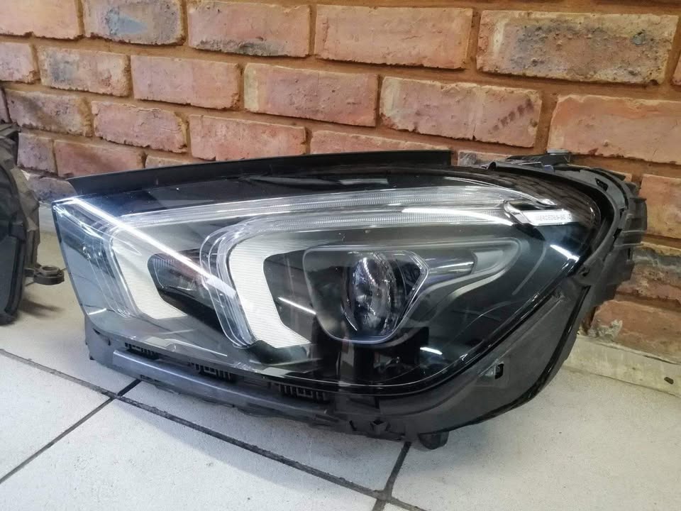 Mercedes W167 GLE headlights