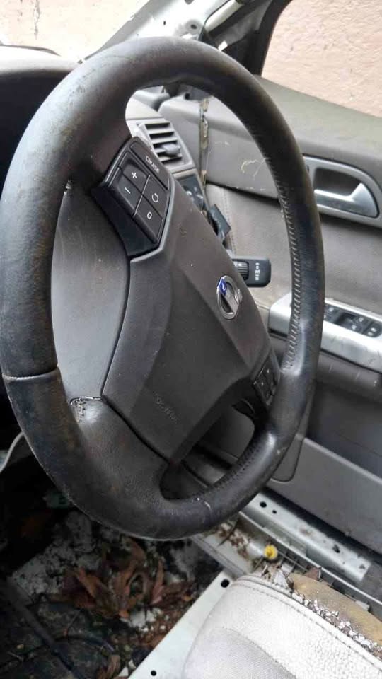 Volvo S40 steering wheel - Private Seller