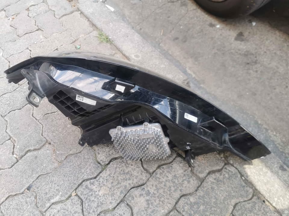 Right side headlight for Range Rover sport - Private Seller Right side headlight for Range Rover sport - Private Seller