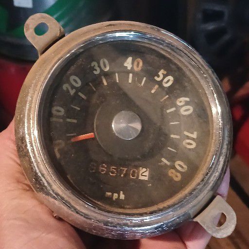 Datsun old bakkie, speedo