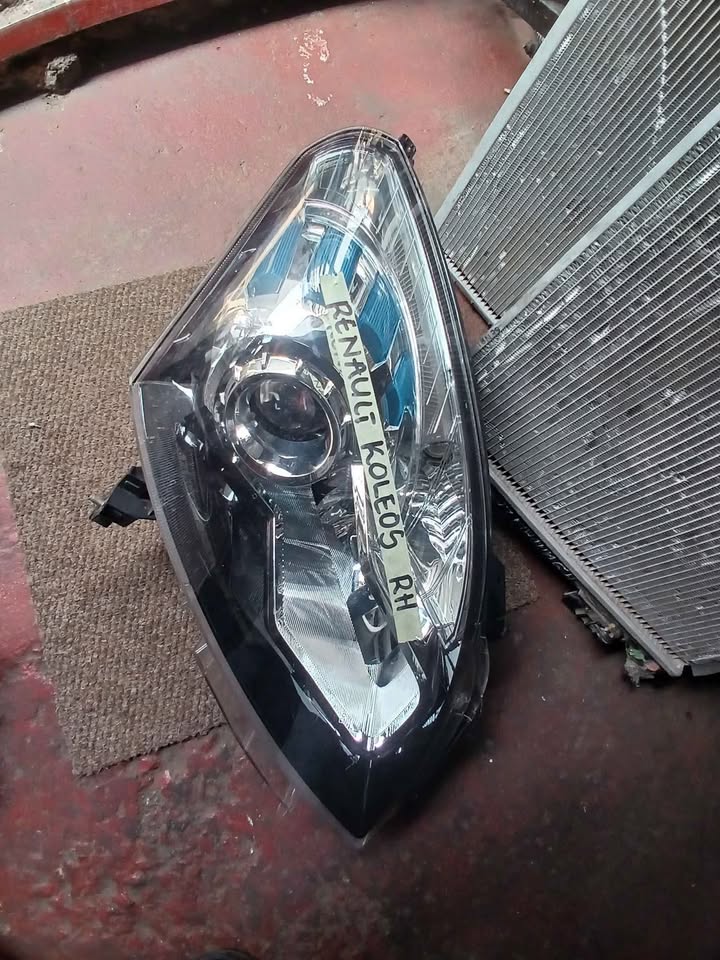 RENAULT KOLEOS 2008-2015 HEADLIGHTS - Private Seller RENAULT KOLEOS 2008-2015 HEADLIGHTS - Private Seller