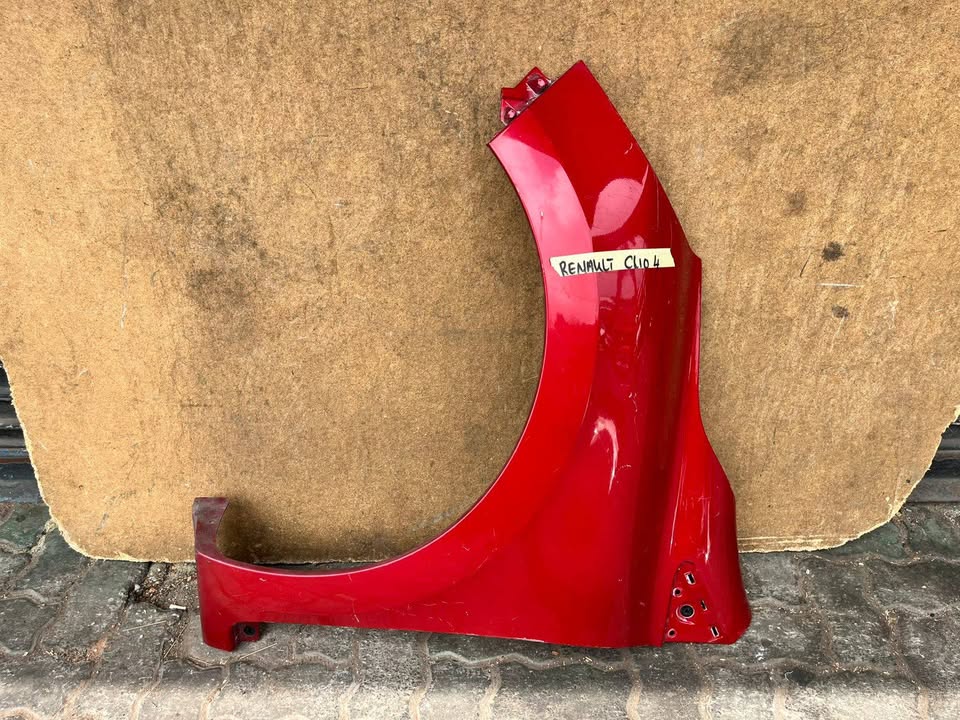 Renault clio Left side Fender - Private Seller Renault clio Left side Fender - Private Seller