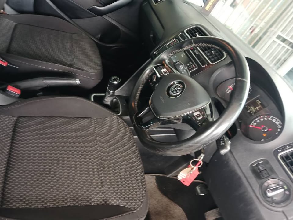2022 model VW polo 6 sedan manual transmission petrol 1.4 engine capacity mileage 46000km