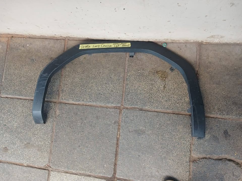 Toyota land cruiser wheel Left Front - Private Seller Toyota land cruiser wheel Left Front - Private Seller